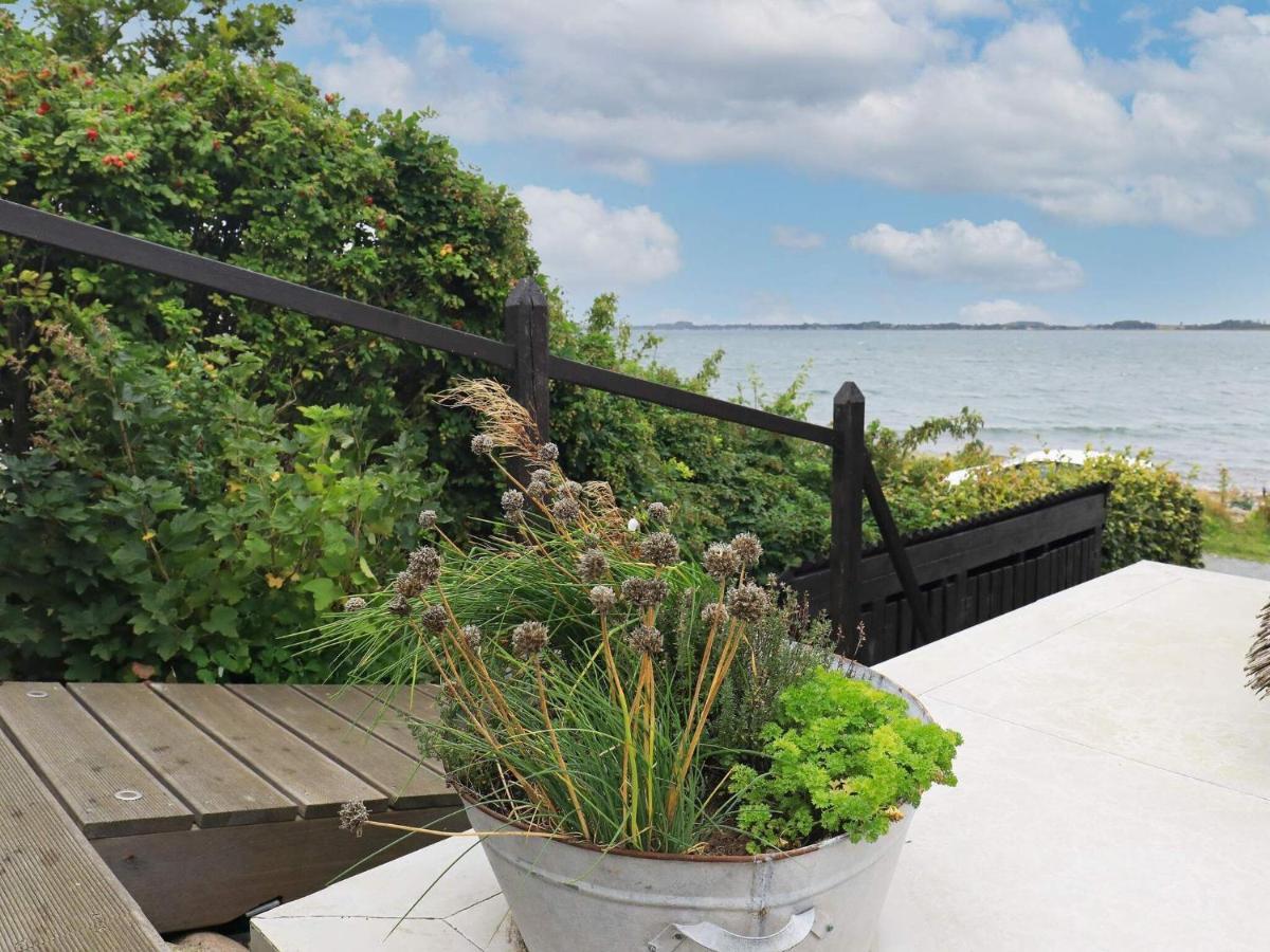 4 Person Holiday Home In Mesinge Esterno foto