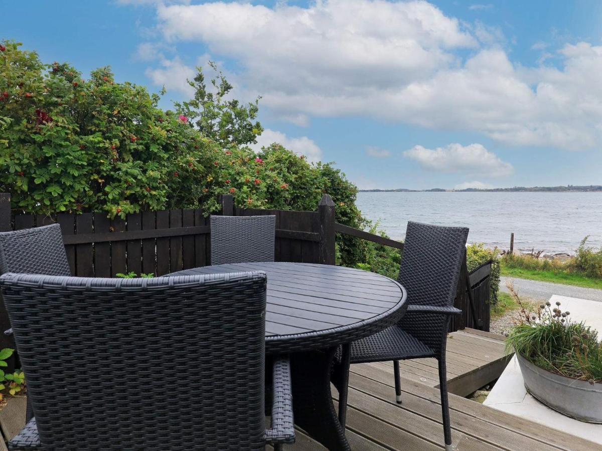 4 Person Holiday Home In Mesinge Esterno foto