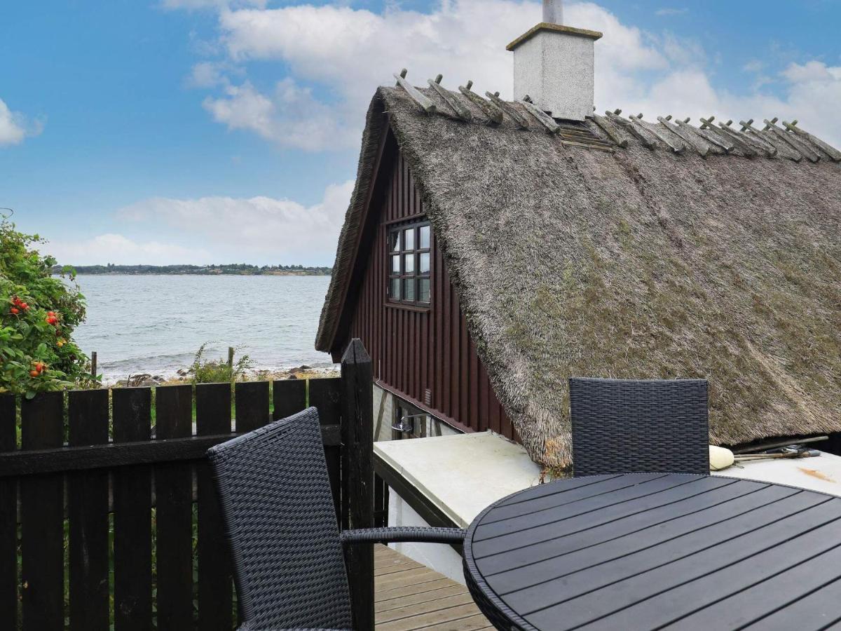 4 Person Holiday Home In Mesinge Esterno foto