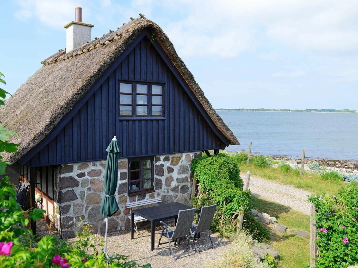 4 Person Holiday Home In Mesinge Esterno foto